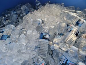 Bottled water on ice in an AMECO Ice workforce hydration bin
